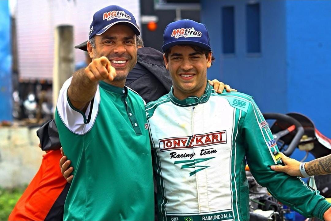 Pai e filho, Marco Raimundo e Davi Raimundo, juntos.